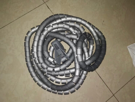 产品质量：产品质量很好，就是安装时比较费力
产品性能：性能优异，安装好后，整洁美观
外形外观：产品外观美观，安装要依据说明书，否则比较费力
其他特色：产品长度适宜，如果过长可进行裁剪
兼容性能：兼容性能良好