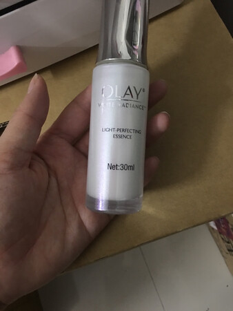 使用感受：上脸很舒服，味道很喜欢
吸收效果：特别好吸收，配合手法使用
适合肤质：我是油性肌肤，使用效果很好，没有出现过敏现象