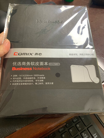 很高级的感觉。包装得也挺好的。