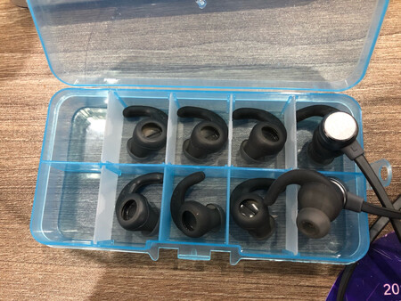 做工质感：挺好
舒适度：也还行 和原装感觉相近