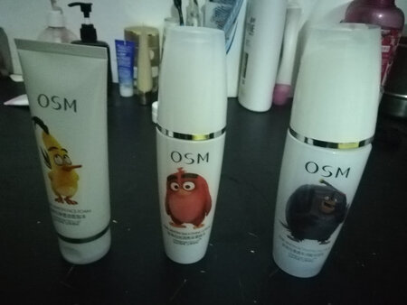 物流很快，服务态度好，产品质量很好，洗完脸后，脸部皮肤滑溜，感觉特别舒服，产品不错。??