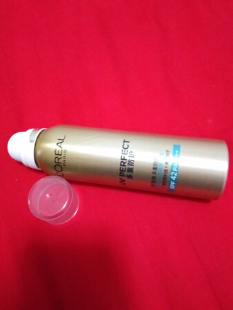 宝贝己经收到了，用着舒服，防晒效果不错，我用完还要回购的，快递小哥也非常负责任的。
