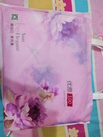 四件套很好，是纯棉的，洗了不掉色。