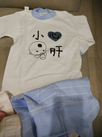 和图片一样，无色差，质量，衣服摸着也舒服，物流也很快