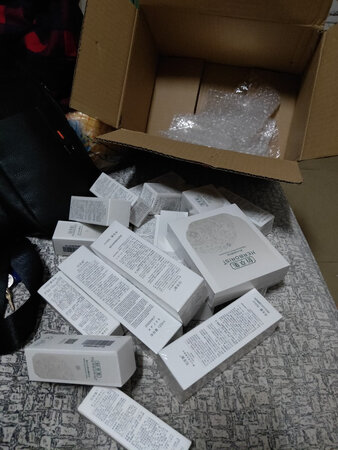 一直用佰草集补水保湿系列，这次体验一下美白提亮系列！还没用。活动买的 很划算，期待效果，之前一直都是在专柜买的，第一次尝试在京东自营买！