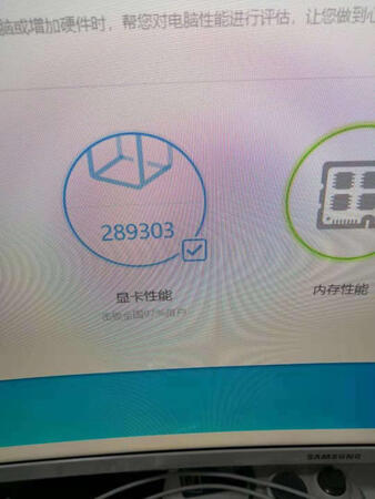 趁着打折下单，显卡不错，一次点亮，跑分很高。