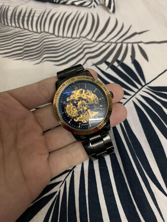 手表蓝光效果挺不错的，质量可以，非常不错。
