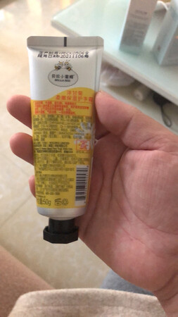有点脏，像鞋油的感觉！味道太浓了，婴儿用肯定不适合…都是泪啊