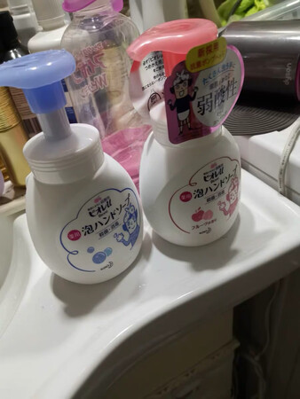 这个味道没有用过，不知道气味怎样，用了水果味的很满意，花王的品牌还是值得信赖的，一直用花王的卫生巾、洗衣液、纸尿裤，一直都没有让我失望过，京东的自营的东西基本都是正品，双十一的价格还十分便宜，一口气买了6瓶