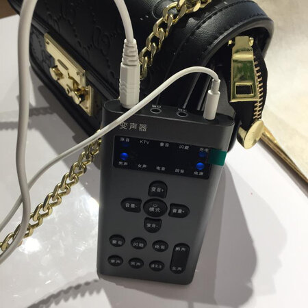 质量很好  音效好  安装容易  喜欢设计外形