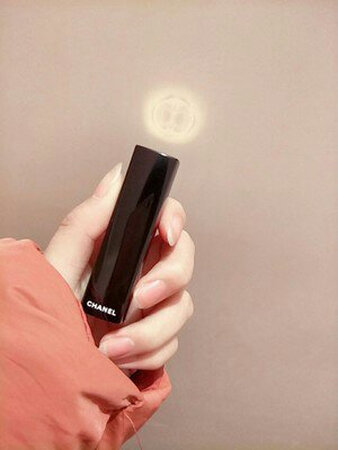 很好！物流太快了 生日前一天就到了 也值得表扬； 客服很nice，态度诚恳热情， 口红也不错 老妈很喜欢！说颜色挺正的，下次送女朋友还可以再试试！