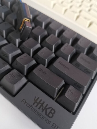 外观小巧，我拿来配HHKB BT用的，刚开始老是断链。后来试了一下调整了省电模式到性能模式后，就一直很稳了。