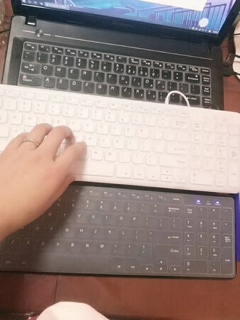1耐用度：非常耐用1舒适度：小巧舒适1操作难度：一般1外观颜值：小巧耐看1响应速度：正常公司办公电脑配键盘烂的一批，不仅脏出了高度而且还有俩按键坏了，不知从哪天起每天办公只要用到键盘让人难受，反应还不给解决，只能自己解决了，京东看了半天还是选中了这款键盘，小巧灵便还有京东会员专享价格，果断入手两个，键盘方便小巧，反应速度快，完全满足办公要求，给媳妇儿也买了一个，媳妇相当喜欢，再次表扬京东物流，京东物流一直是我京东购物的重要因素。