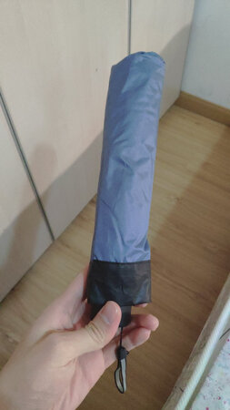 尺寸大小：伞很大，可以称两个人完全没有问题。
遮阳效果：打遮阳伞总比不打要好很多。
其他特色：颜色比较朴素，男生也可以。