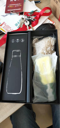 给朋友买的，比生日晚了一天，具体使用情况也不知道，感觉价格略贵，还不代写贺卡
