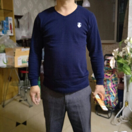 尺码合身，质感很好，物流较快，描述与实物相符，准备给老公再买一件