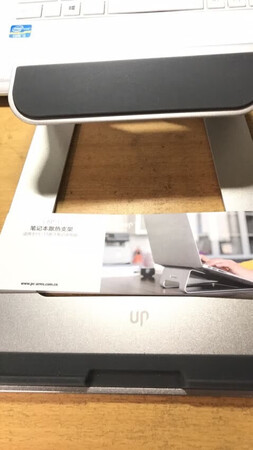 比想象的要轻，送货速度快，产品质量好，角度再稍微大点就更好了。