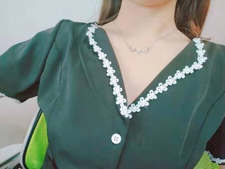 项链收到啦！！特别精巧百搭又显皮肤，喜欢它的物语～～一鹿有你～～真的很不错，大家喜欢就赶紧下手??