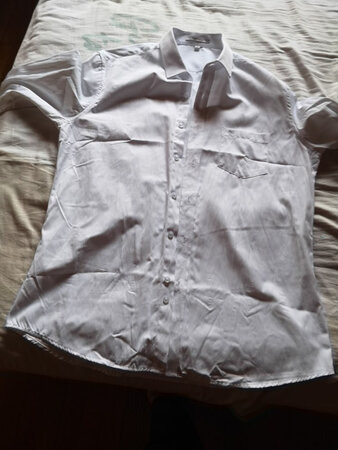 穿着非常舒服，已经买过几次，但这次号码选到了，因为最近胖，上次的话，照那个号码打了2号，其实大一号就行，他是标准尺码，不知道稍微有些薄，但是做工非常细致，手感非常好，然后款式样式都是特别棒的，而且穿起来不变形。一直穿罗蒙的这个品牌，在线下店还是在线商店都选择这个，本次在京东上买的，赶上搞活动，价位差不多是线下店的50%，价格优惠，质量有保证，生活速度快，在今后我放心推荐给朋友们。