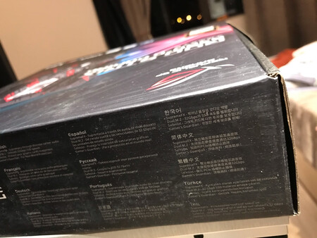 有点疑惑，送来的盒子很脏，没有塑料薄膜包在纸盒外面，另外纸盒没有封条，纸盒里面的防静电袋子没有封条，就像被拆过一样。不知道是不是华硕出厂就这样？