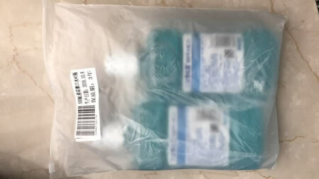 拔了四颗智齿后，关心牙齿健康了，漱口水不辣很温和，对应的清爽力度不如别的，。胜在价格。物流非常快，昨晚下单今天上午就到货了。拿到适应了一下，很清爽，在口中的刺激感比较小，味道也不错，性价比很高，值得推荐！