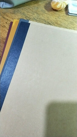 产品质感：好！就是线之间距离太短了，不适合中文
厚薄程度：ok十七块买了五本就很棒！
其他特色：包装的特别ok物流也挺快哒！
