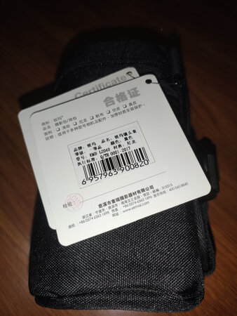 给腾龙A036配的镜头桶。话说这个镜头各方面素质都不错，就是配件太寒酸，连个套筒都没有，所以果断需要自己单独配。锐玛在数码配件领域也算是深耕了多年，累积了不错的口碑，出品的一些实用又实惠的小配件还是很不错的。