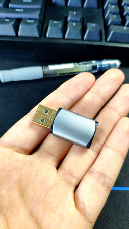 产品质量：金属外壳，质量可靠！
产品性能：兼容我的小米耳机，音质挺不错，还原性较高，但是音量太高！