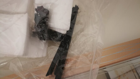 因为北方玻璃厚，以前买过一个擦玻璃的25毫米厚的，结果试了一下吸力不够强大，这次专门买了一个35毫米的，还没用，不过应该没什么问题了，带的零配件还是不少的，海绵，胶条都很实用，调磁档位有八个，中心是靠四根支柱增强吸力的，试了试把手好像有点不是很适应，没有我之前买的大把手好用，不过等待试用在继续追评吧，总体评价物流快，赶上活动价130元，以后擦玻璃自己就可以搞定，省钱了支持京东