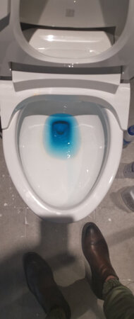 颜色均匀剔透，没有刺鼻气味。稳定性很好。比那种块状的要好很多，不会出渣子