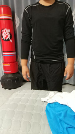 衣服很满意，客服态度很好，快递更给力