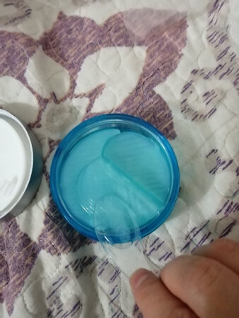 使用感受：冰冰凉凉特别舒服，
厚薄程度：适中
其他特色：味道不错，清谈。