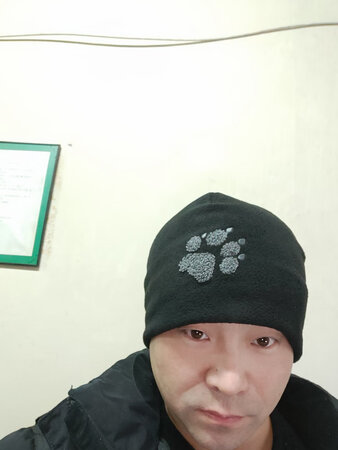 尺码合适，颜色漂亮，这个保暖不是很棒，今天北京刚好下雪，测试一下保暖，的确不是很理想，要是再厚点就好了。