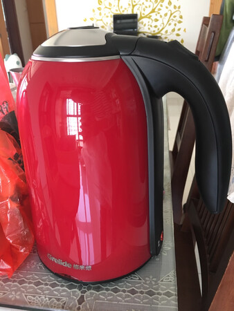 把手比之前苏泊尔的老款粗一点，便于使用。保温功能冬天用比较适合，要是能设定成55度就更好一点，目前的50度个人觉得稍微温了一点。总之，全五分好评。
