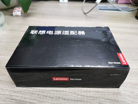 买这款小新就是看着尺寸小重量轻便于携带，可是原装的电源还是跟联想电脑一个电源，每次使用不仅理线麻烦，也比较重，携带也不方便。通过同事推荐本来想买口红电源，可是不能适配我的小新air，所以在客服推荐下买了这款，也算不错，拿到手后轻巧，也方便携带了，满意。