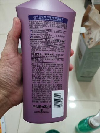 质量非常好,与描述的完全一致, 塑料塑封，无破损，生产日期新，生产厂商，执行标准，产地等信息齐全，气味很香可以，此产品为目前最受欢迎的洗发水之一，兼具洗发和护发功能，以达到期望的功效，真的很喜欢,完全超出期望值,发货速度非常快,包装非常仔细、严实,快递员服务态度很好，很满意的一次购物！我会再次光顾的！