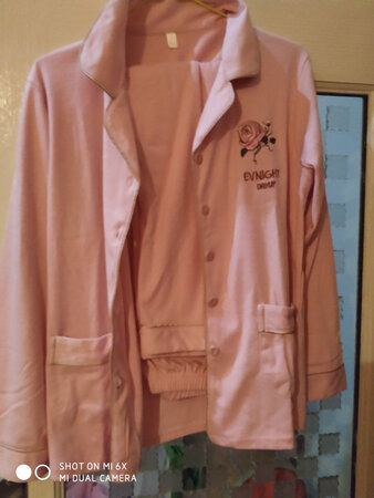 宝贝收到，衣服全棉面枓手感柔柔厚度正好喜欢给点赞赞