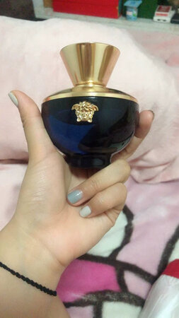 范思哲的香水真的是很多款都是经典。而且味道都还不错，价格也不贵。做为香水的入门款都是不错的选择。可以去~或者专柜试用一下香味然后选择自己最喜欢的那一款。选香水一定要选自己喜欢的，别人喜欢的味道自己不喜欢也是徒劳。