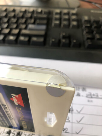 盒子已经打开里面东西没啥看不出A或行需要加以辨认网站查验形同虚设没有任何渠道还不如海淘，自营的产品原来越没味了来就开着口，懒得退了
日本产哇！就一保护镜！凑活吧