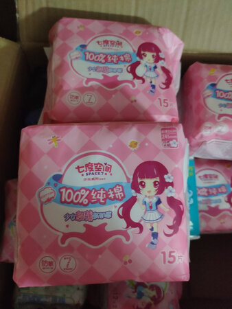 这款卫生巾厚度刚刚好，不会太闷，棉质款的，吸收量还可以。