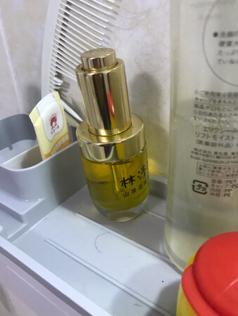 好朋友推荐这款使用后，觉得就是好东西。一直在寻找购买机会。平时价格有点小心疼的。双十一活动力度杠杠的。果断下手，买起来。用起来脸上感觉就是不一样。就是脸大用的比较多，比较快。希望下次还有大力度的活动。继续支持。