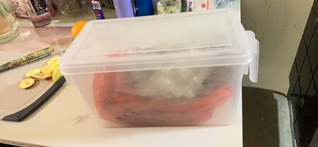 容量大小：4.5升
厚薄程度：厚
实用性能：非常好
宝贝，收到了，物流很快质量非常好，容量很大，放在冰箱里面非常适合，能装很多东西。能有效保证食物不被串味，让冰箱整洁了很多。上次搞活动买的，非常划算，让冰箱看起来没有那么乱，盒子没有异味。非常适合各位小仙女！
