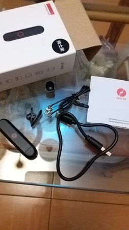 双11，送货有点慢。长沙到湘潭用了3天。接收器小巧，接收信号强，无摭挡有十米多。电量不错，试用了3一4小时。没提是电量不足，效果很好。