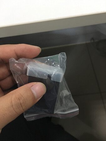 包装外观：和原装的一样，看着不错，，，。
物流时效：物流很快，双十一前买的，配送及时，下周可以去拍拍风景了～
双十一前买的，关注了又一段时间了，价格稳定，产品很棒，两块电池，出去玩拍照片就不用担心电量不够啦～