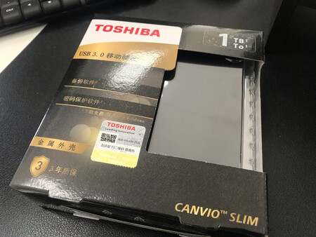 外观材质：确实很薄，能满足随身携带的需求
体积容量：实际是931G，基本合格
传输速度：传输速度很快