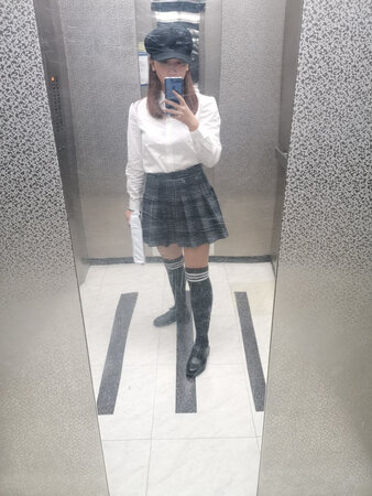 材质手感：很软
舒适度：很舒服
非常舒服呀～超级喜欢，穿了也不臭～很软不硬。爱了爱了～
