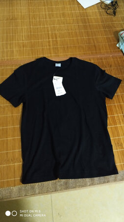 是纯棉的，穿起来特别舒服，可以单穿，也可以做打底衫