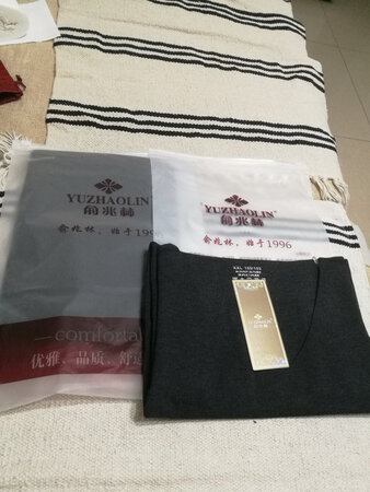 俞兆林不亏是国产大品牌，这款保暖背心手感非常好，与肌肤接触很舒适，一次买了两件，老公很喜欢！