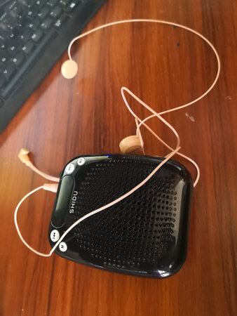 外形外观：很小巧，适合女生用。
音质音效：音质很不错，收集音的效果很好。