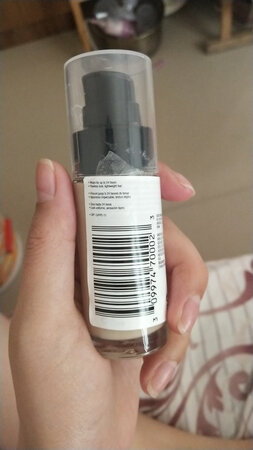 产品包装：胶纸在条码纸里面，怀疑是不是正品
产品质感：哑光效果
适合肤质：油性
遮瑕效果：遮瑕效果还可以吧
其他特色：朋友说用了之后挺白的